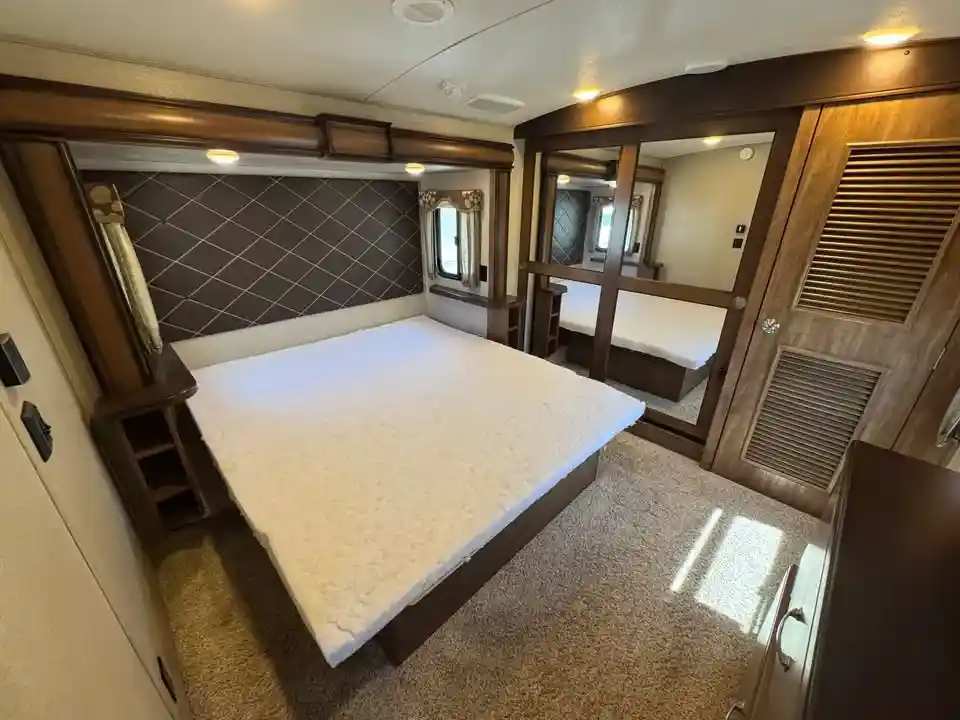 
								2017 Keystone Montana 3950BR full									