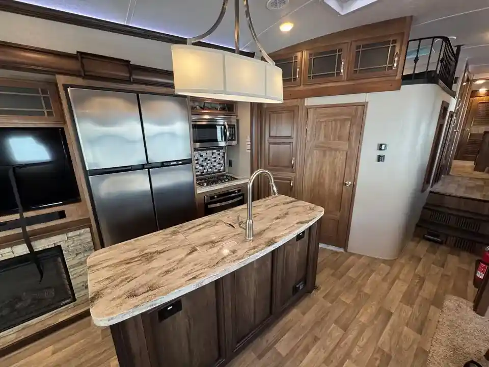 
								2017 Keystone Montana 3950BR full									