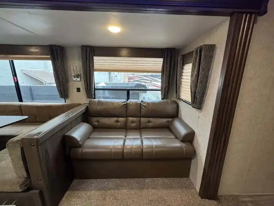 
								2018 Forest River CHEROKEE 304BH full									