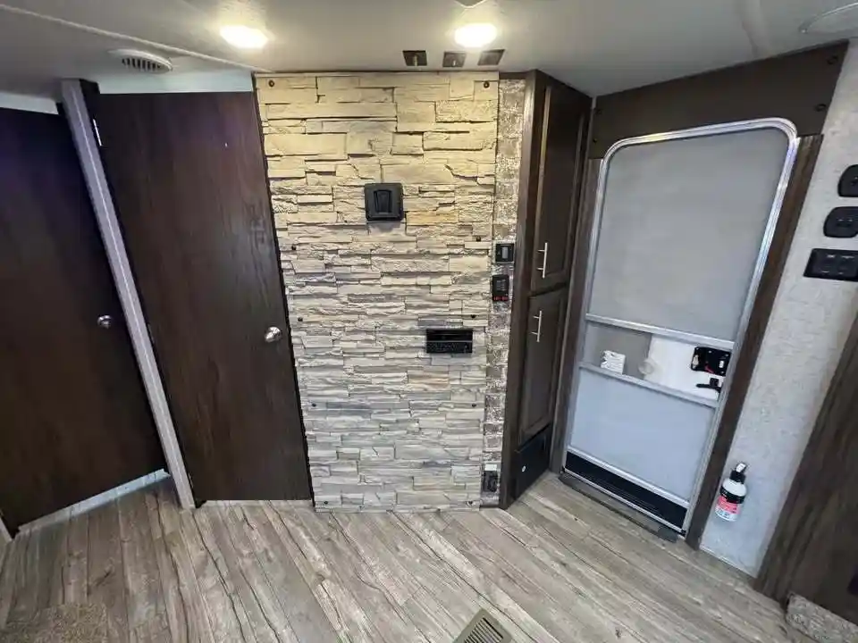 
								2018 Forest River CHEROKEE 304BH full									