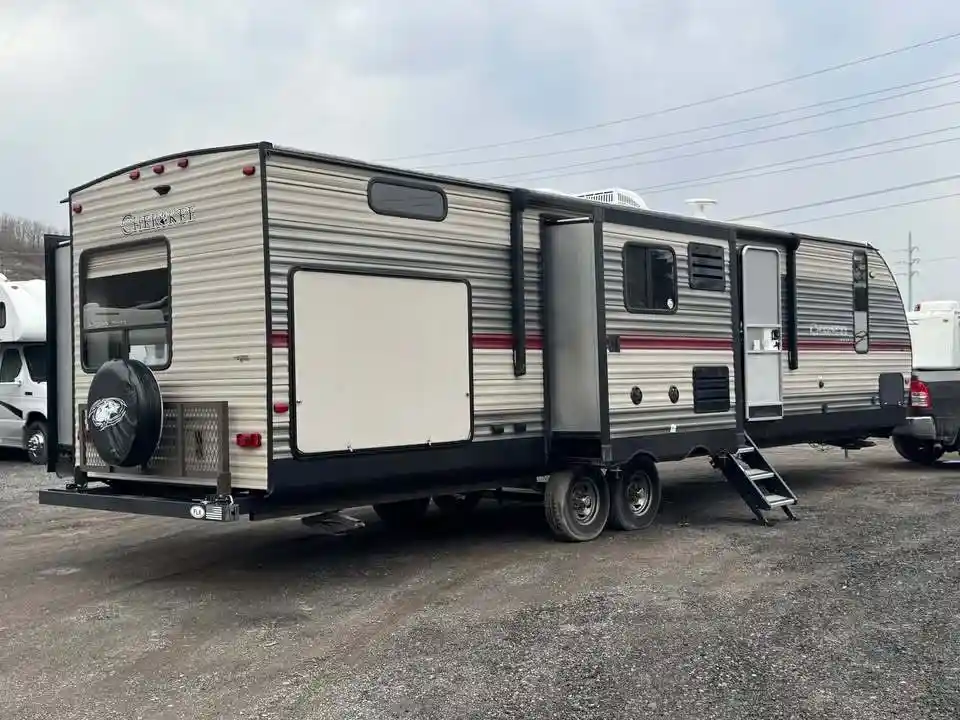 
								2018 Forest River CHEROKEE 304BH full									