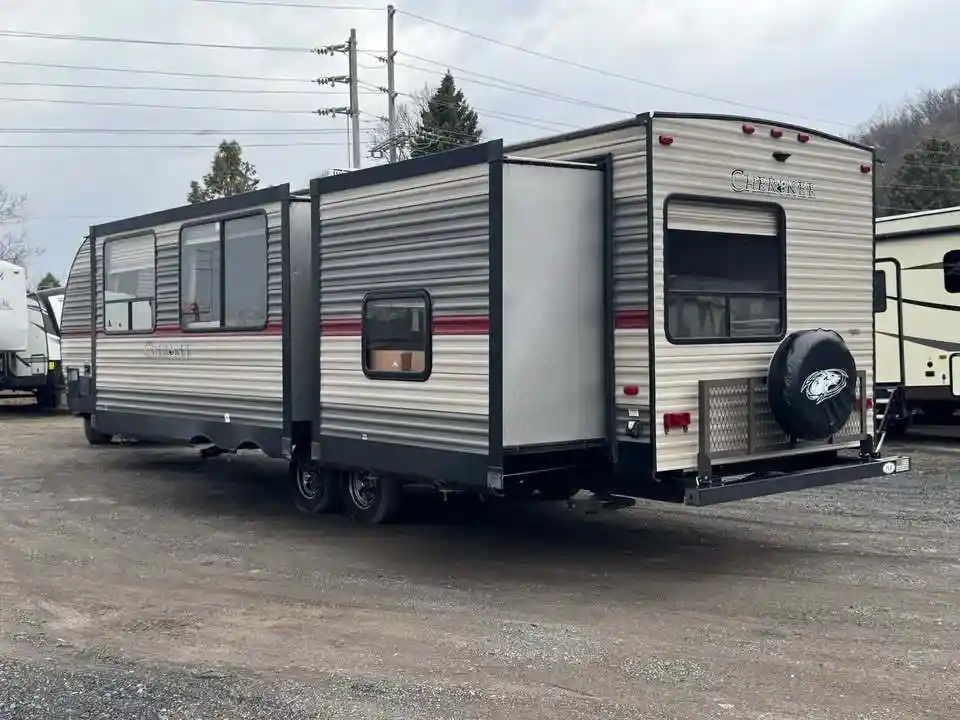 
								2018 Forest River CHEROKEE 304BH full									