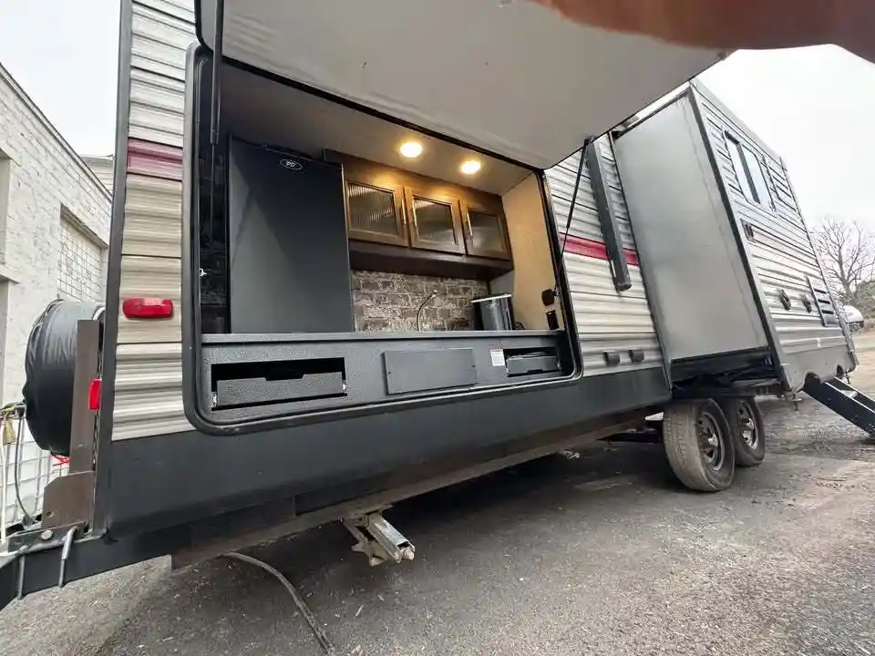 
								2018 Forest River CHEROKEE 304BH full									