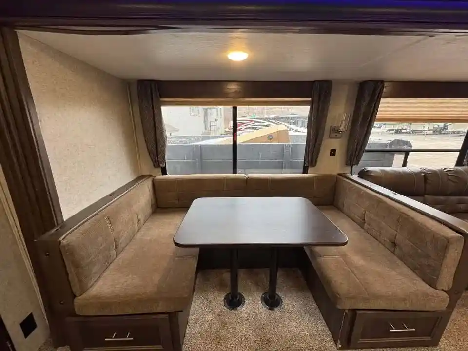 
								2018 Forest River CHEROKEE 304BH full									