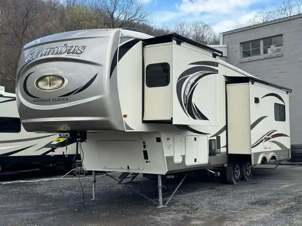
								2018 Palomino COLUMBUS 298RLC full									