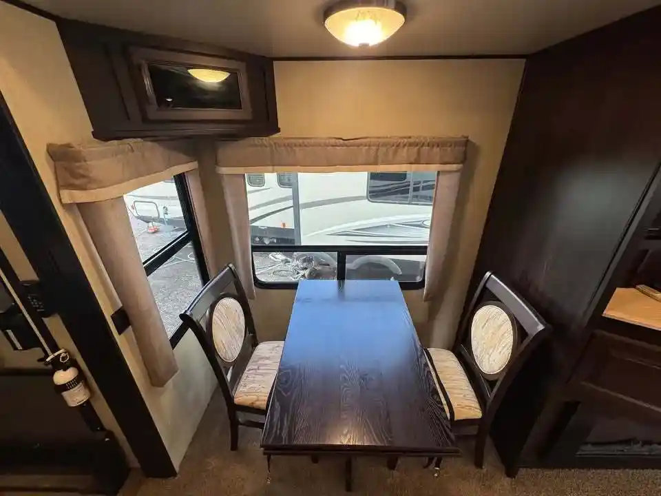 
								2018 Palomino COLUMBUS 298RLC full									