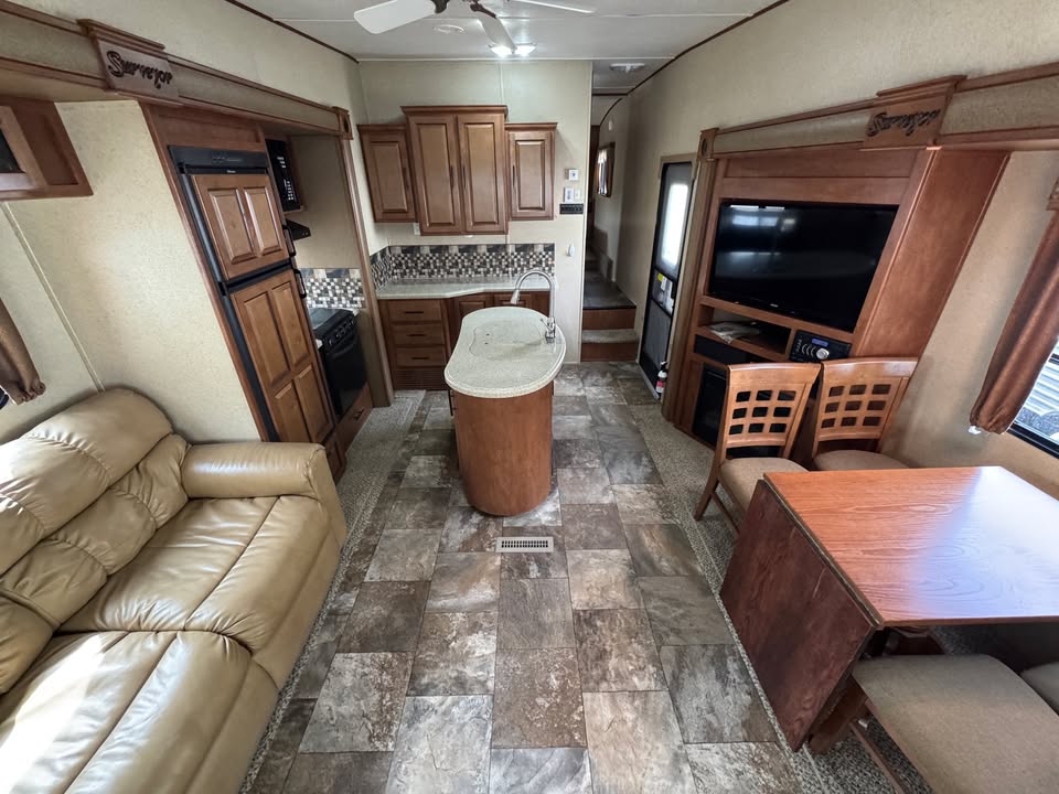 
								2015 Forest River Surveyor 293RLTS full									