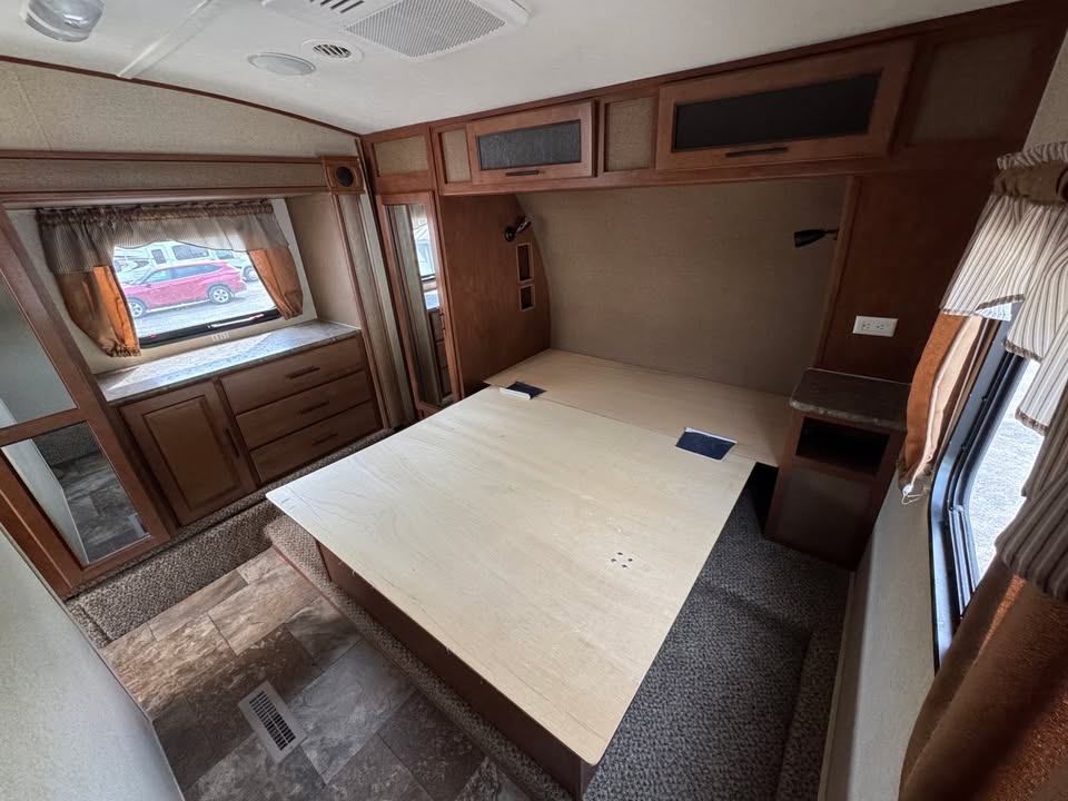 
								2015 Forest River Surveyor 293RLTS full									