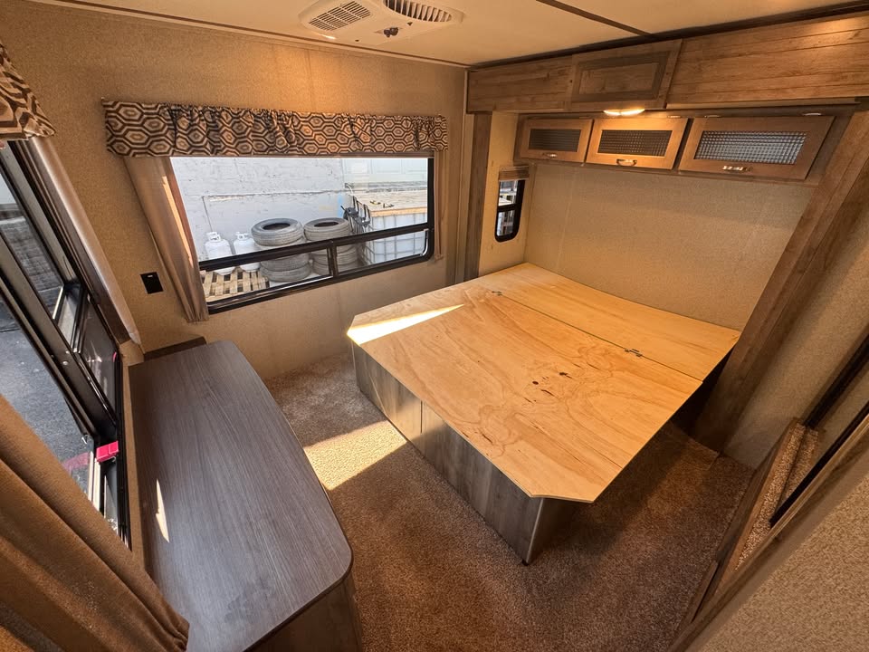 
								2018 KEYSTONE SPRINTER 333FKS full									