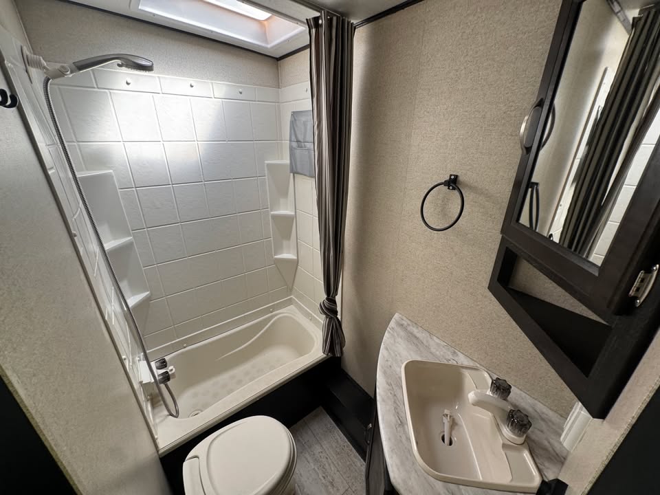 
								2021 Coachmen Spirit 2454BH full									