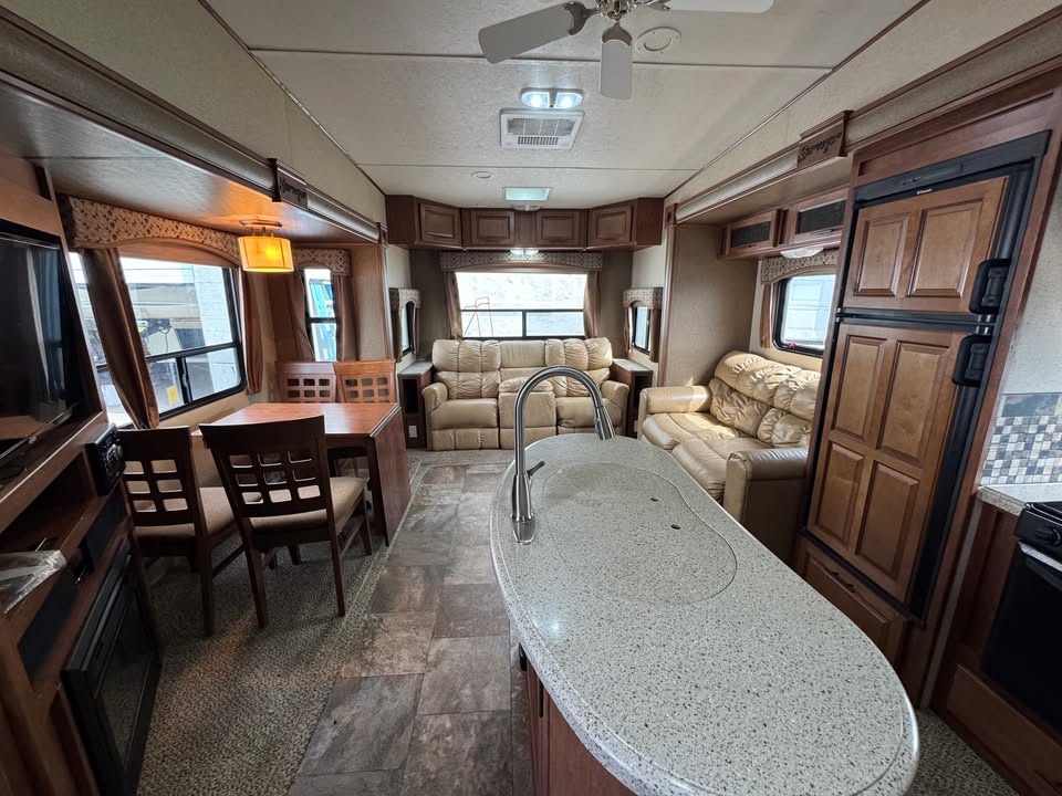 
								2015 Forest River Surveyor 293RLTS full									