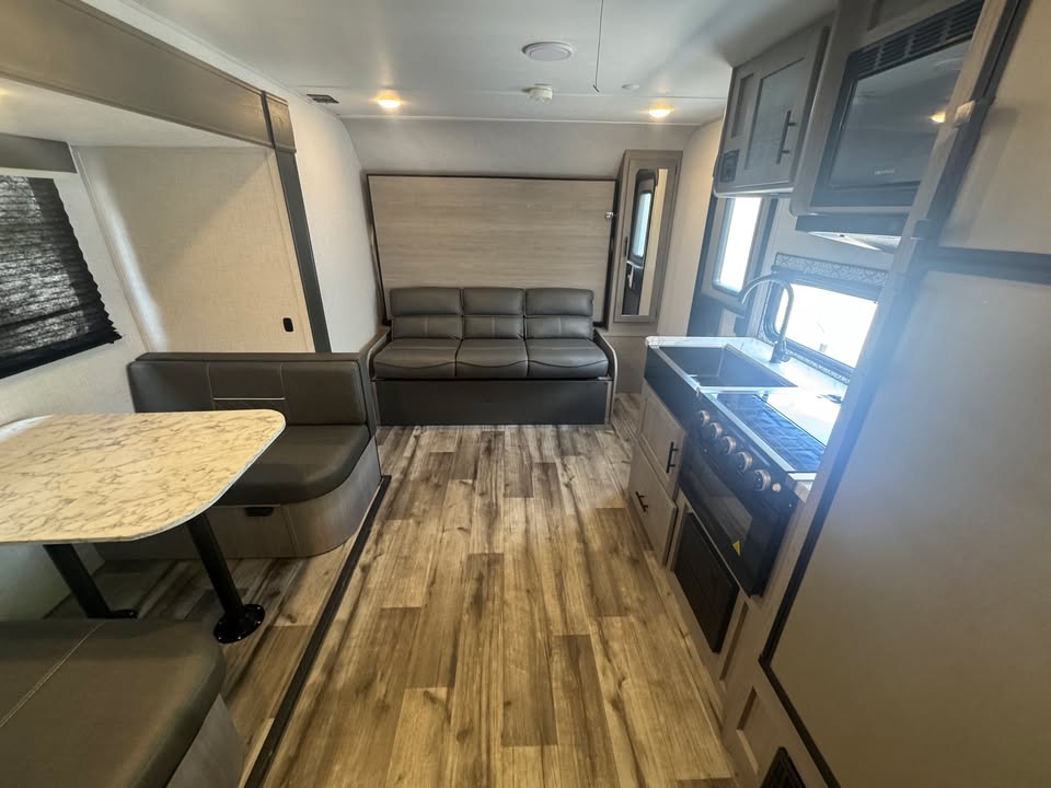 
								2023 COLEMAN LIGHT 1905BH full									