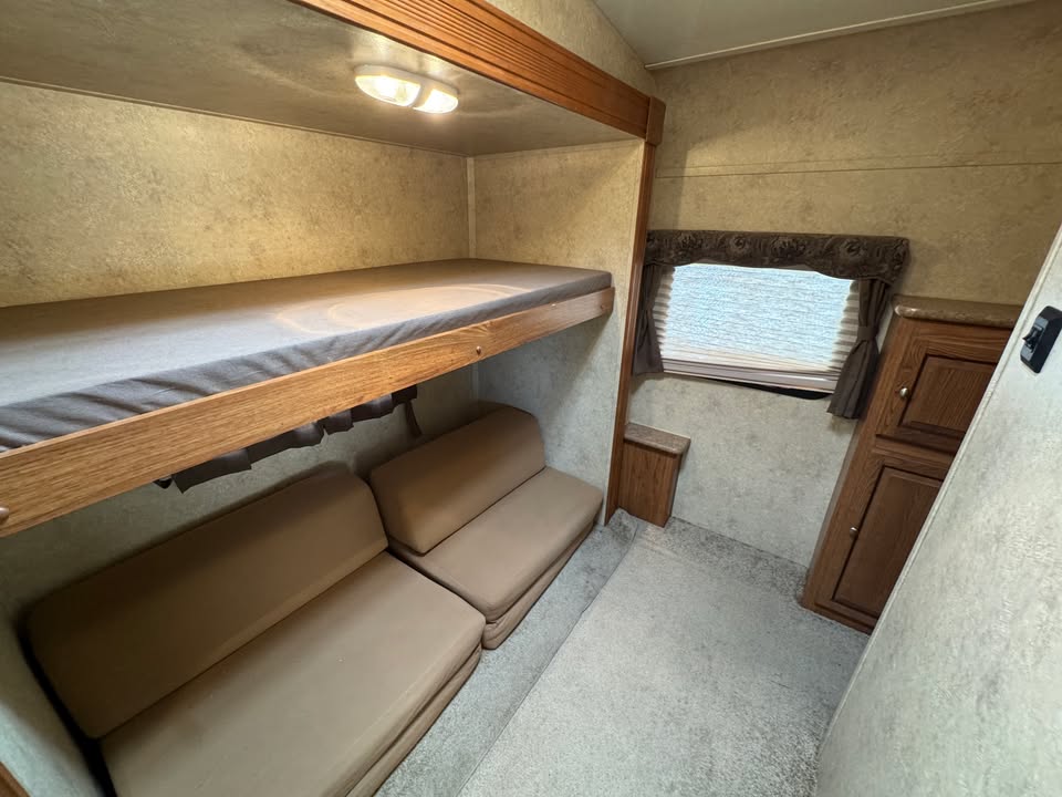 
								2012 Forest River flagstaff 8528BHWS full									