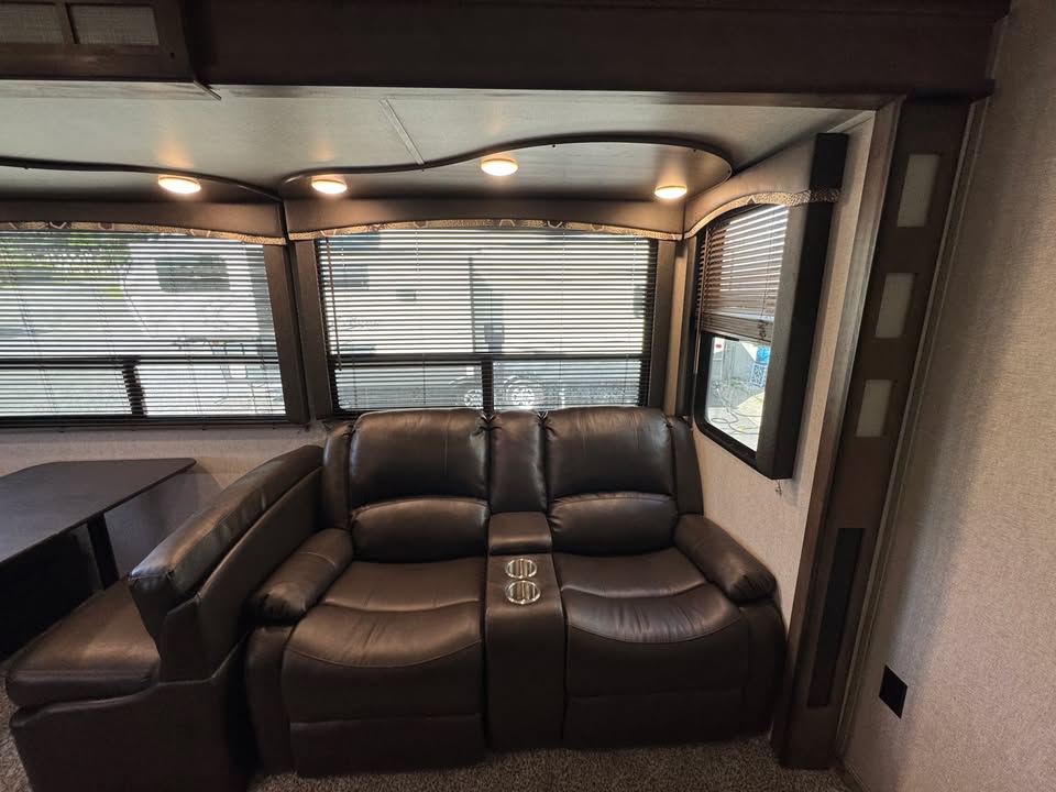 
								2019 Keystone Cougar 369BHS full									