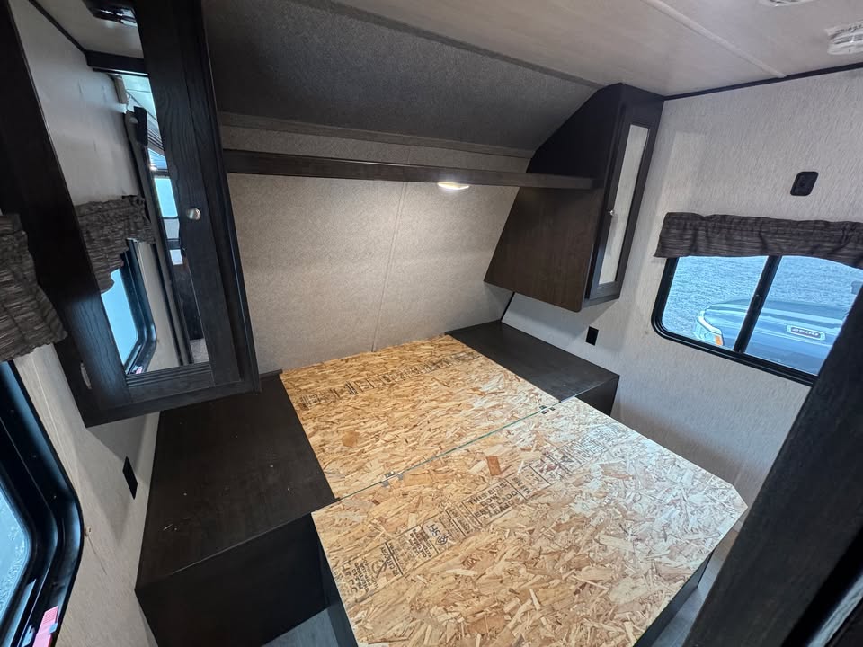 
								2019 Heartland Prowler 32LX full									