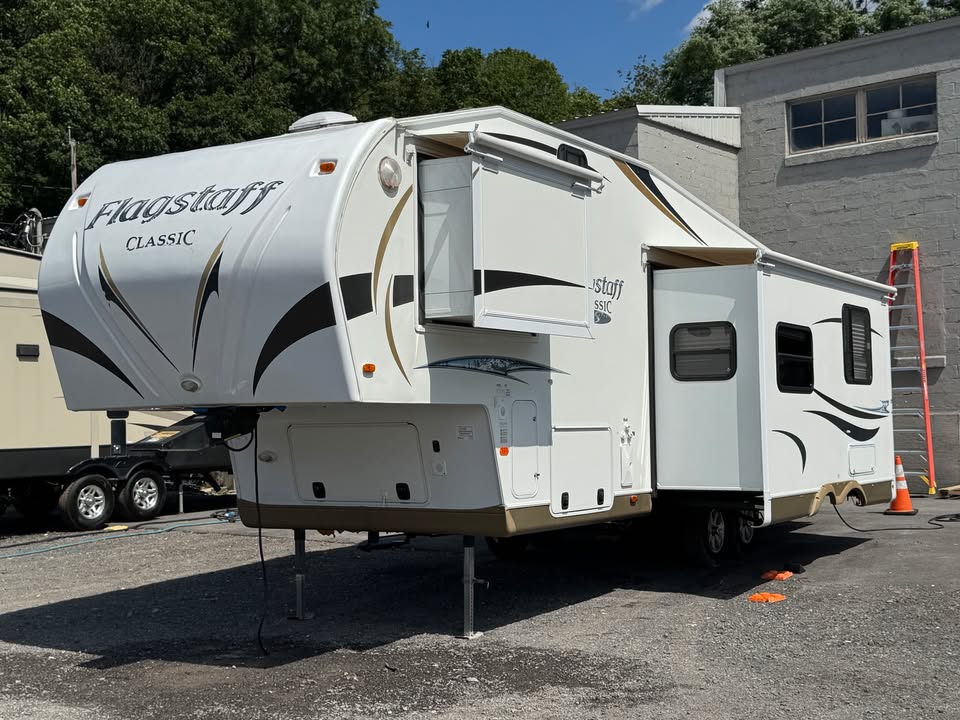 
								2012 Forest River flagstaff 8528BHWS full									