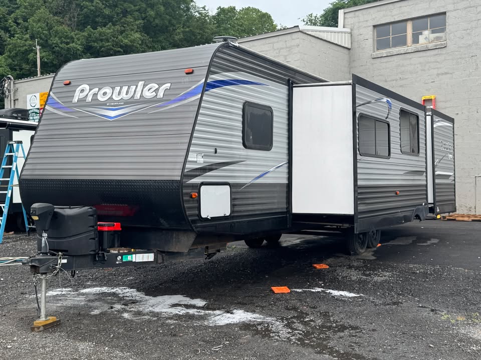
								2019 Heartland Prowler 32LX full									