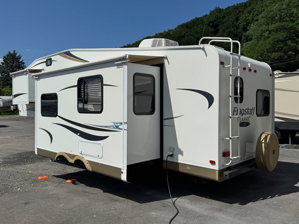 
								2012 Forest River flagstaff 8528BHWS full									