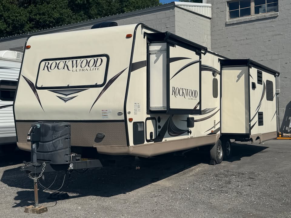 
								2015 Forest River Rockwood 2703ws full									