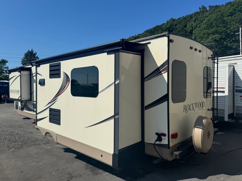 
								2015 Forest River Rockwood 2703ws full									