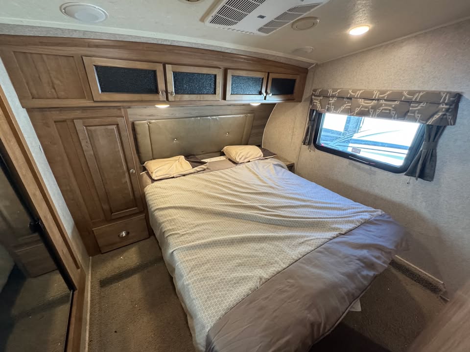 
								2017 Forest River Flagstaff 8528RKWS full									