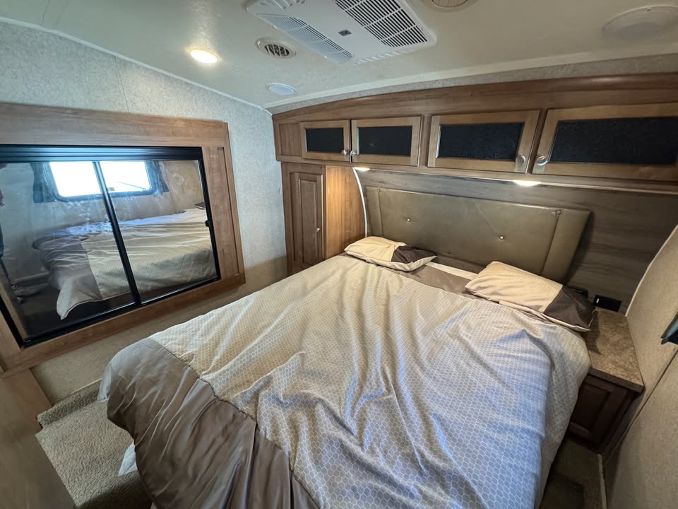 
								2017 Forest River Flagstaff 8528RKWS full									