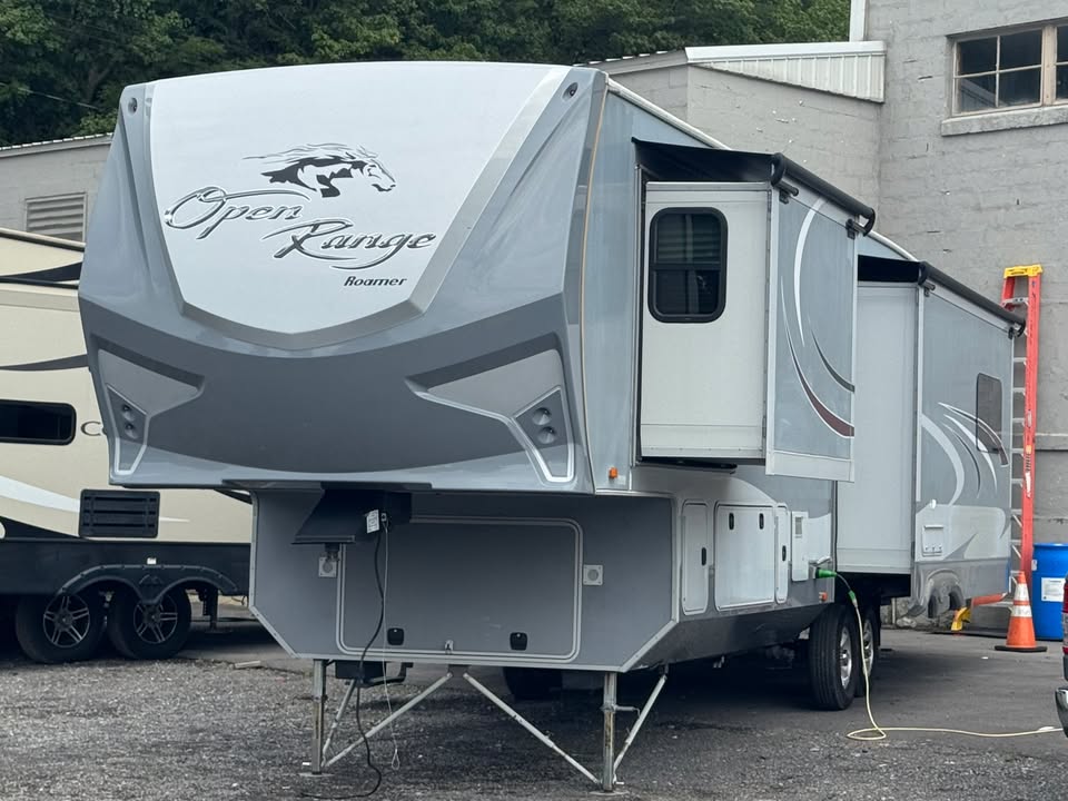 
								2016 Highland Ridge Open Range Roamer 347RES full									
