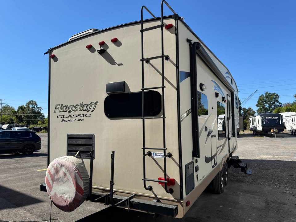 
								2017 Forest River Flagstaff 8528RKWS full									