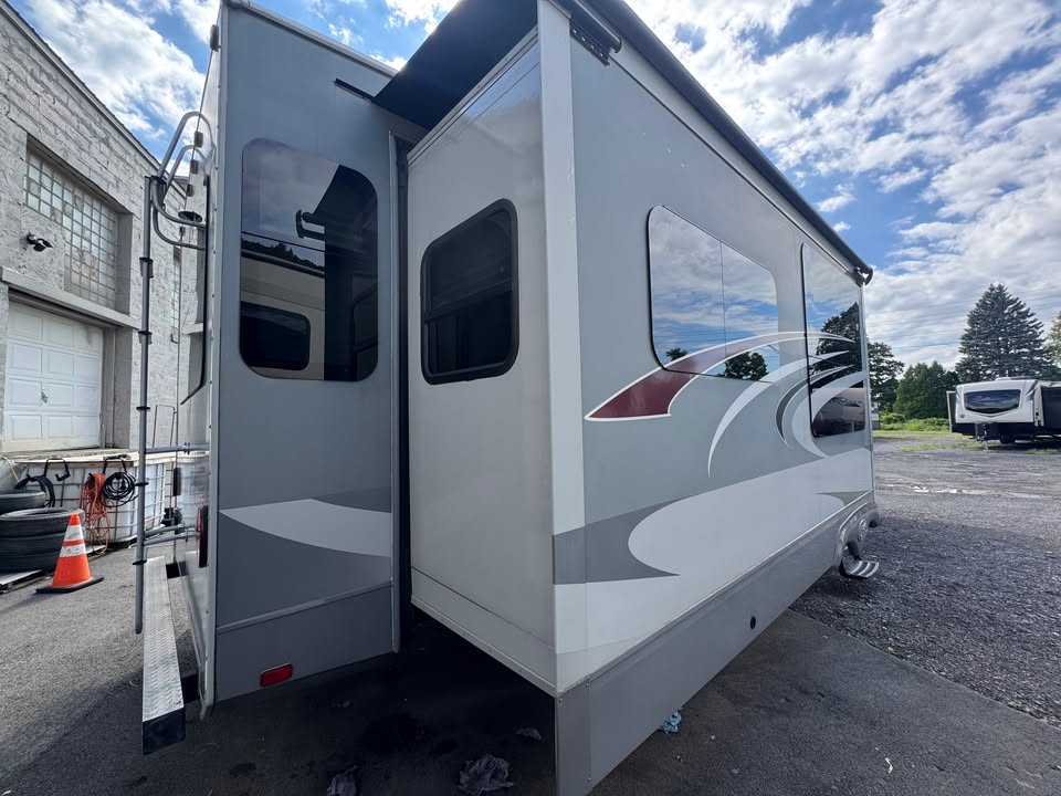 
								2016 Highland Ridge Open Range Roamer 347RES full									
