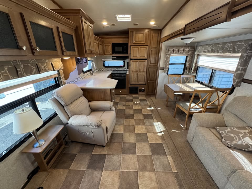 
								2017 Forest River Flagstaff 8528RKWS full									