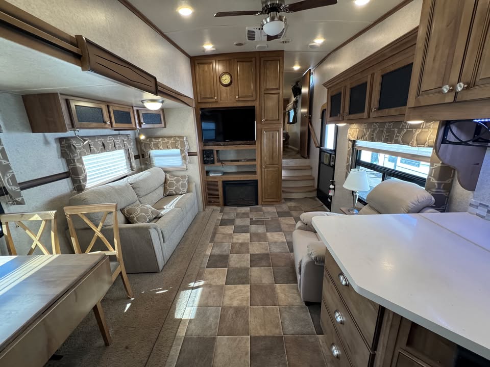 
								2017 Forest River Flagstaff 8528RKWS full									