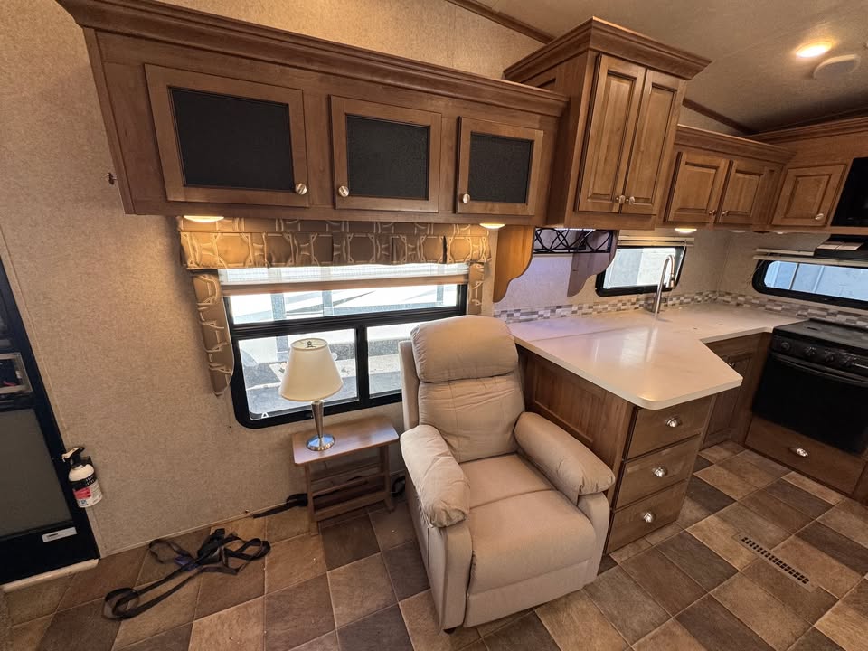 
								2017 Forest River Flagstaff 8528RKWS full									