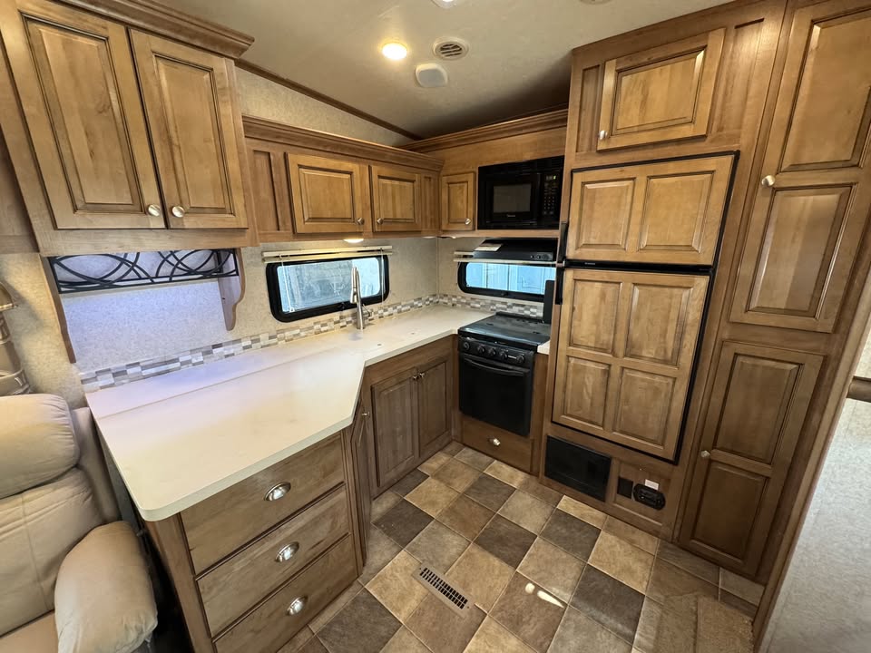 
								2017 Forest River Flagstaff 8528RKWS full									