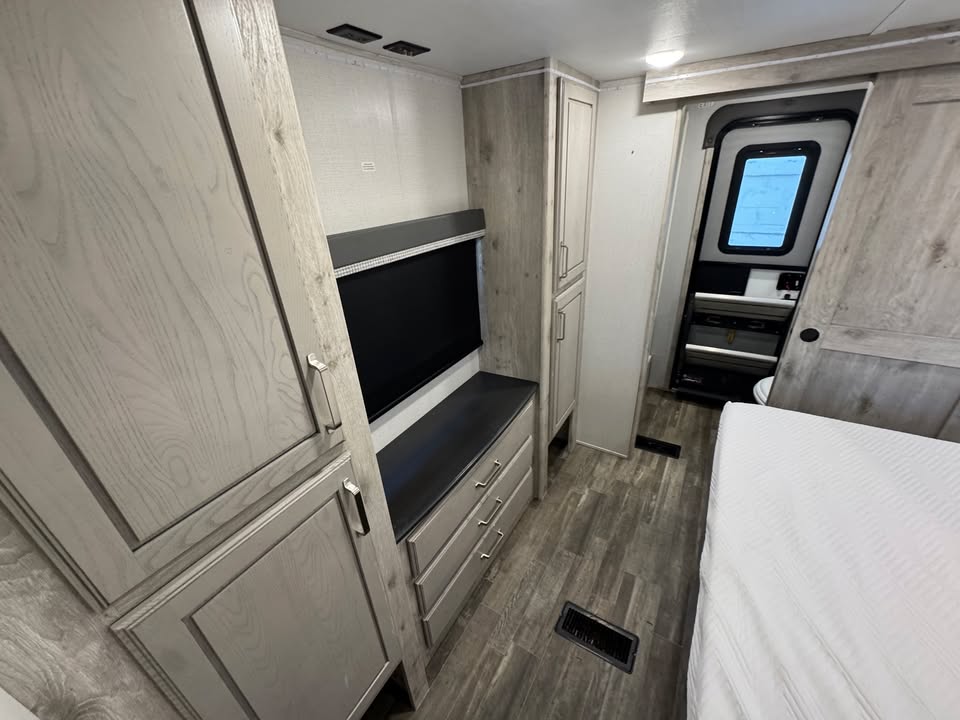 
								2022 Keystone Avalanche 390DS full									