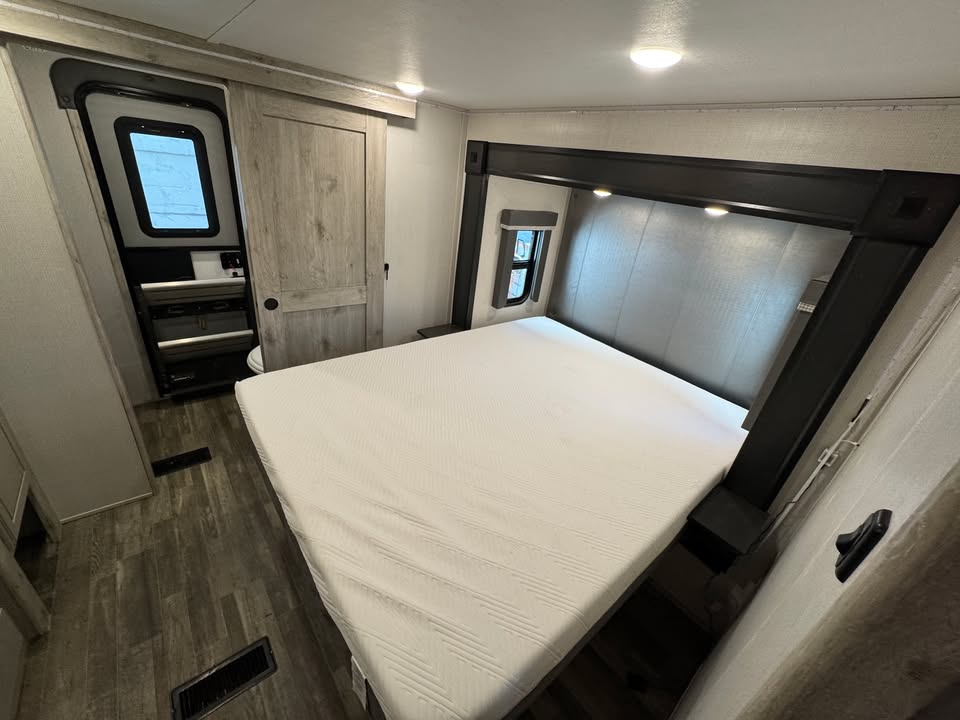 
								2022 Keystone Avalanche 390DS full									