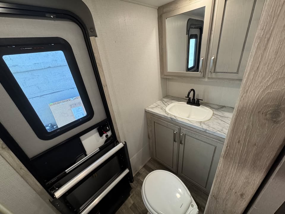 
								2022 Keystone Avalanche 390DS full									