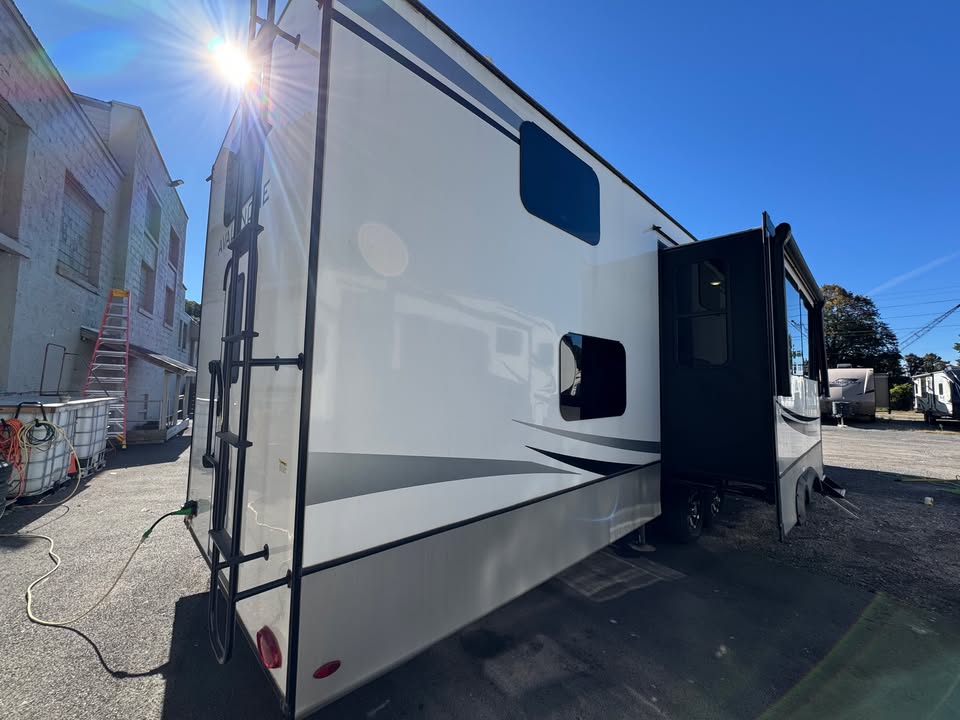 
								2022 Keystone Avalanche 390DS full									