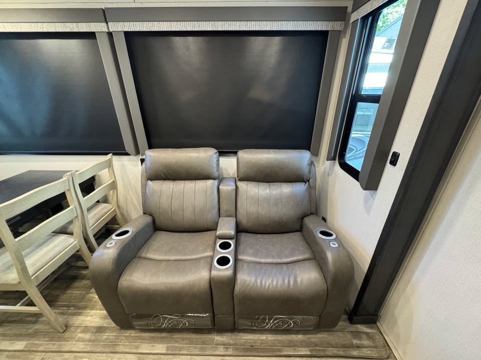 
								2022 Keystone Avalanche 390DS full									